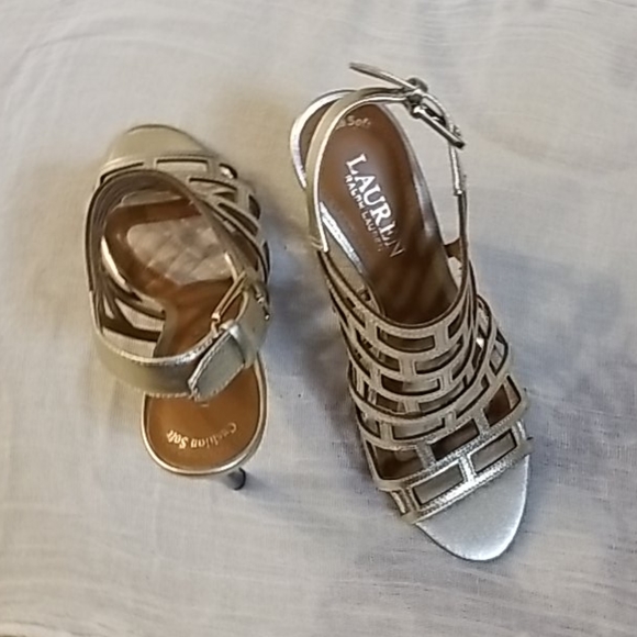 Women. Shoes - Picture 2 of 4